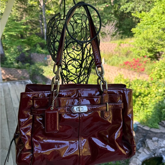 Coach Handbags - 👜 Coach Patent Leather Gallery Tote – Deep Cherry Red 🍒